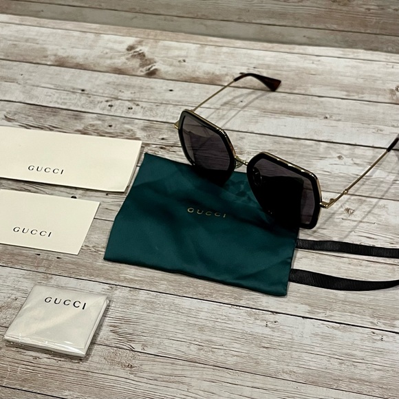 🔥☀️GUCCI Sunglasses-FINAL PRICE!🔥 - Picture 3 of 11